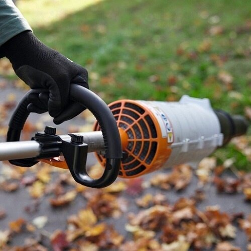 STIHL KMA 120 R accu combimotor actieset met 2x AP 200 S accu en 1x AL 301 lader STIHL STIHL KMA 120 R accu combimotor actieset met 2x AP 200 S accu en 1x AL 301 lader