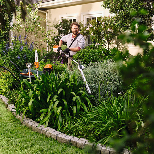 STIHL KMA 80 R accu combimotor actieset met 2x AK 30 S accu en 1x AL 101 lader STIHL STIHL KMA 80 R accu combimotor actieset met 2x AK 30 S accu en 1x AL 101 lader