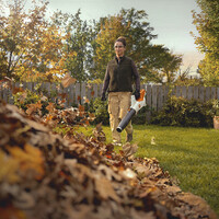 Wat is een goede bladblazer op accu?