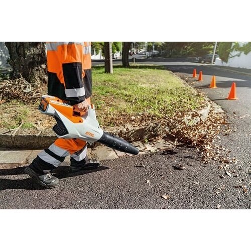 STIHL STIHL BGA 86 accu bladblazer actieset met 2x AP 30 accu en 1x AL 301 lader