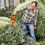 STIHL HSA 26 accu gras- en buxusschaar met AS 2 accu en AL 1 lader STIHL STIHL HSA 26 accu gras- en buxusschaar met AS 2 accu en AL 1 lader