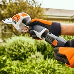STIHL HSA 26 accu gras- en buxusschaar met AS 2 accu en AL 1 lader STIHL STIHL HSA 26 accu gras- en buxusschaar met AS 2 accu en AL 1 lader
