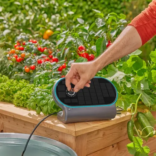 Gardena AquaBloom Set L voor automatische bewatering op zonne-energie Gardena Gardena AquaBloom Set L voor automatische bewatering op zonne-energie