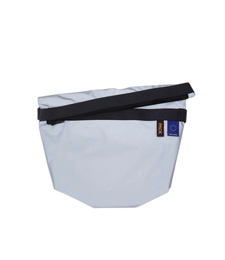 ZIP.MEDIUM.POUCH silver reflective