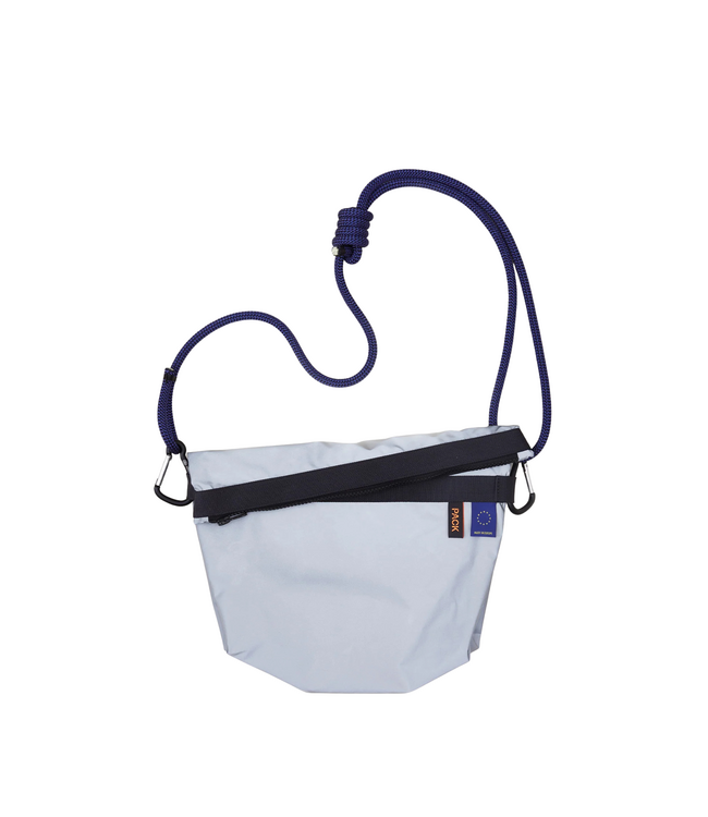 ZIP.MEDIUM.POUCH silver reflective