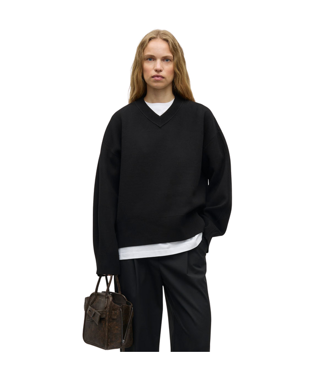 Salissy V-Neck Black