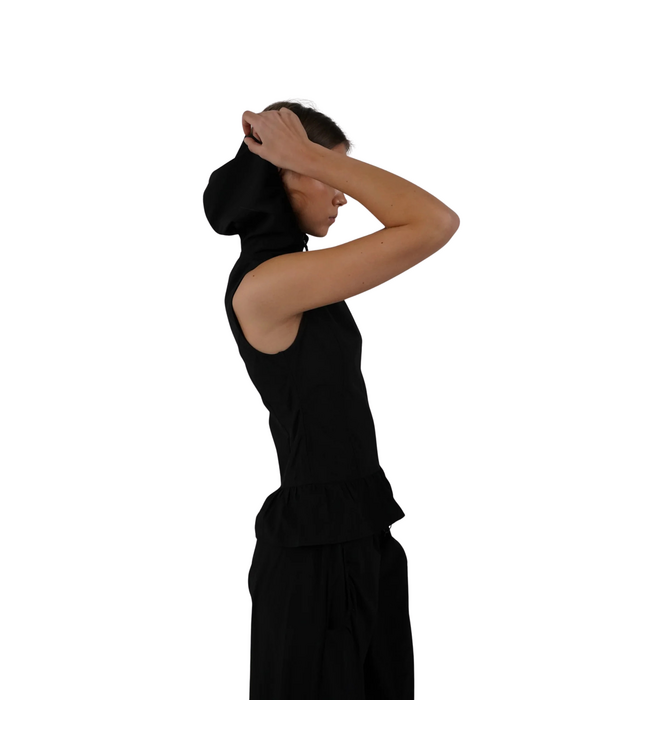 Dola Vest Black