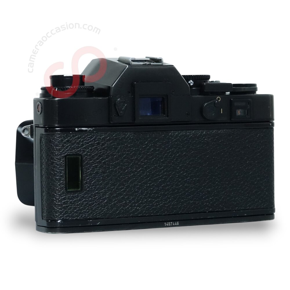 Leica R3 Electronic + Leica Elmarit - R 28mm 2.8 11204 - 3 cam nr. 0713