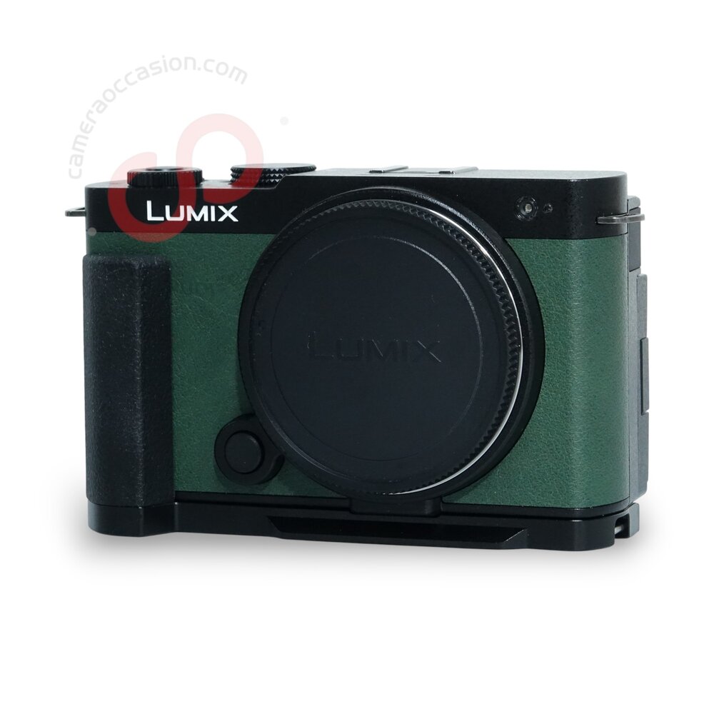 Panasonic Lumix S9 Dark  Olive green + SmallRig grip + extra SMallRig accu nr. 1096