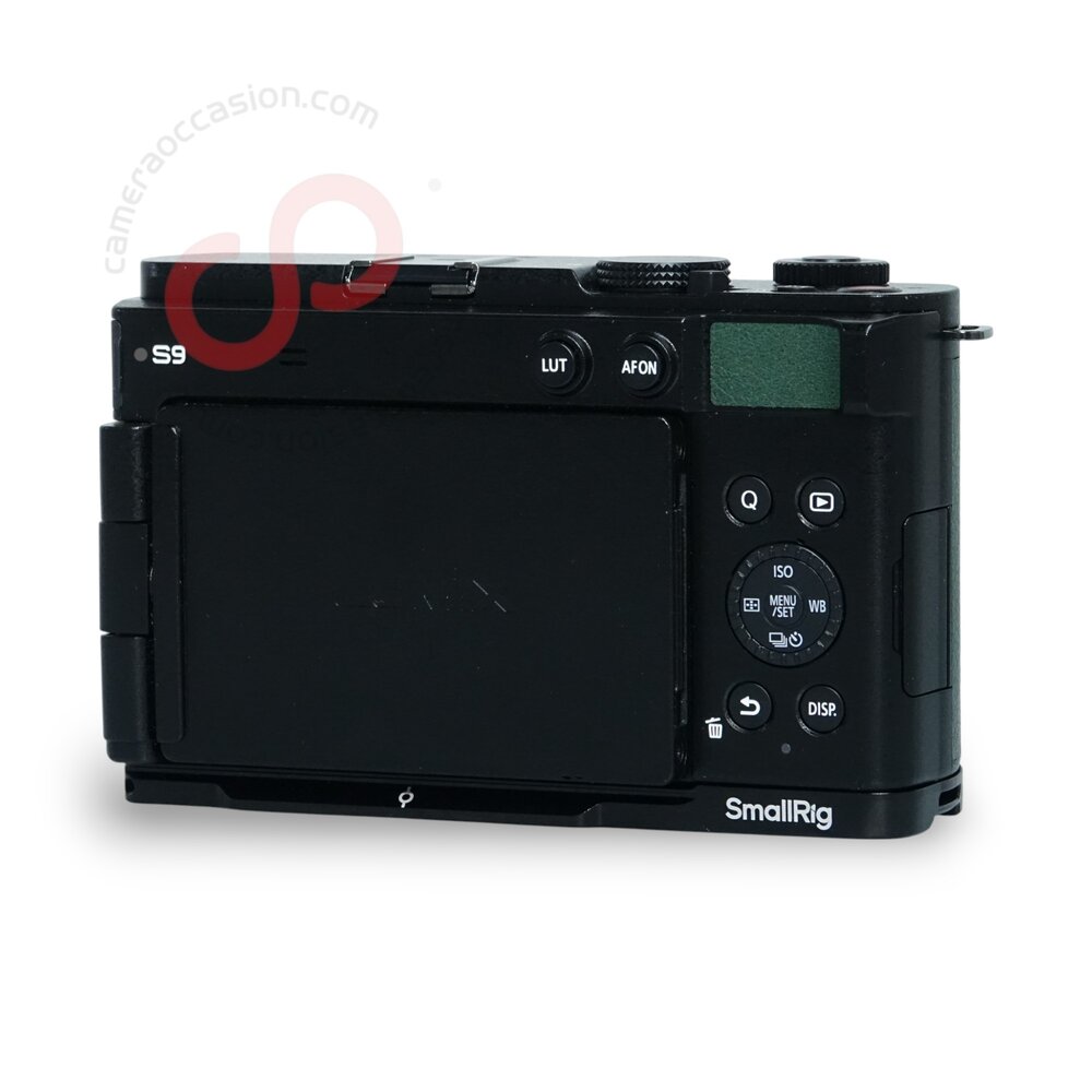 Panasonic Lumix S9 Dark  Olive green + SmallRig grip + extra SMallRig accu nr. 1096