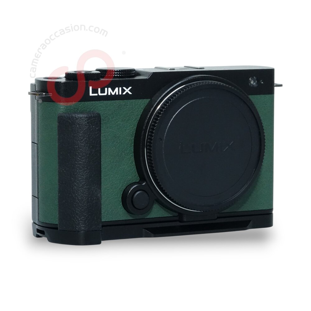 Panasonic Lumix S9 Dark  Olive green + SmallRig grip + extra SMallRig accu nr. 1096