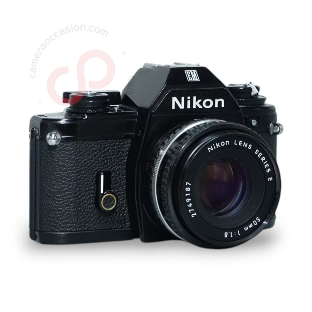 Nikon EM 35mm camera + Nikon 50mm 1.8 lens nr. 1600