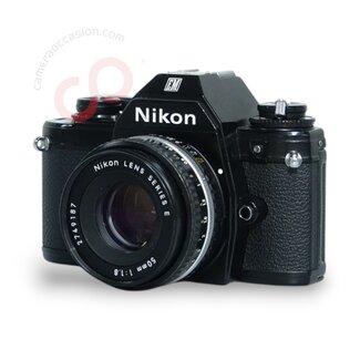 Zonder  garantie - Nikon EM 35mm camera + Nikon 50mm 1.8 lens nr. 1600