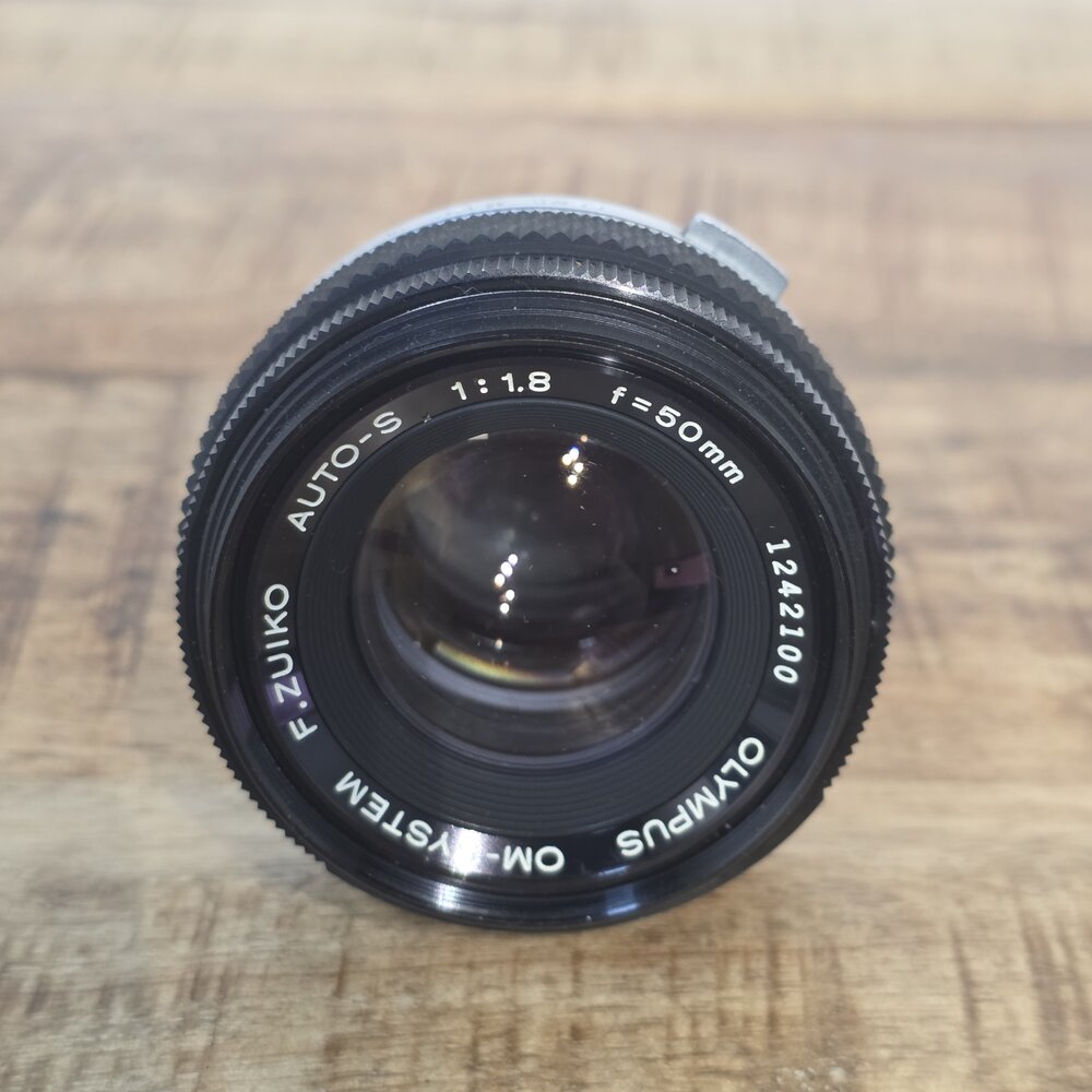Olympus 50mm 1:1.8  nr. 2371