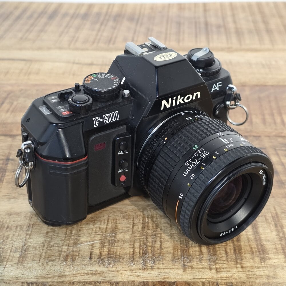 Nikon F-501 + 35-70mm  nr. 2380