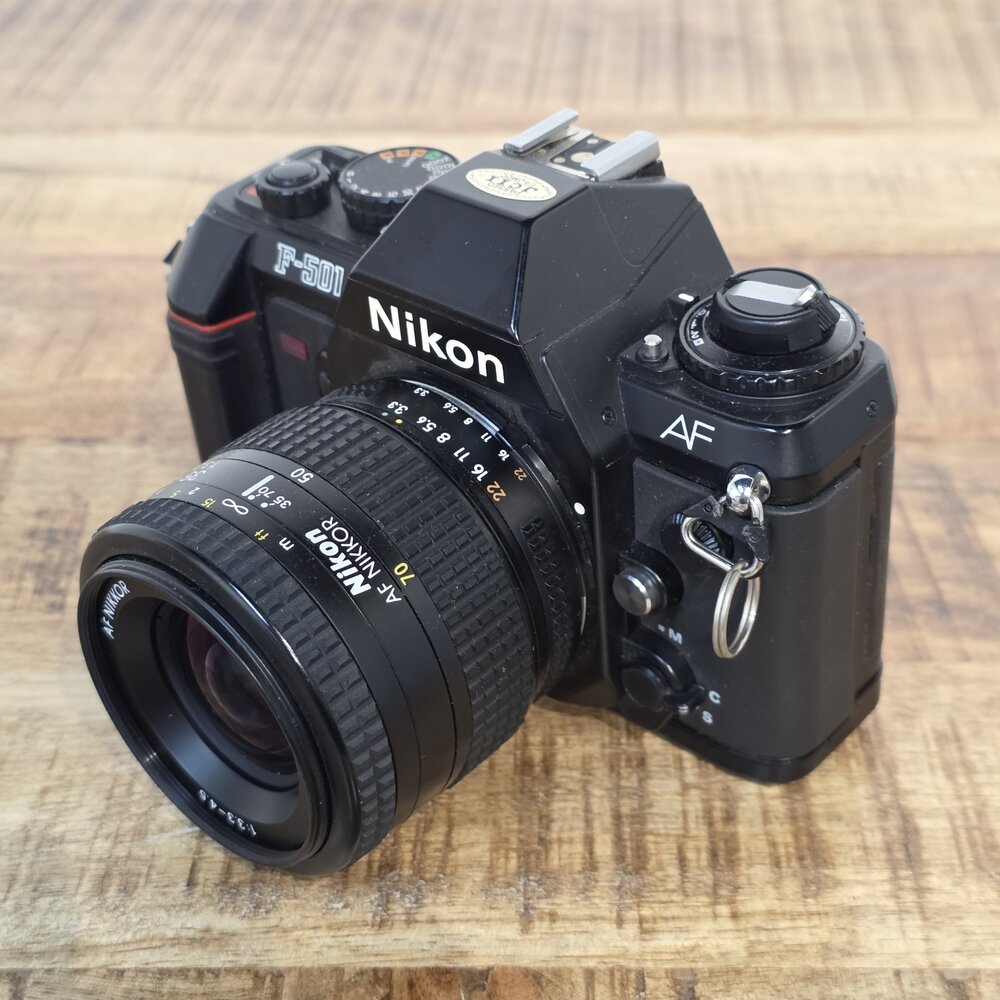 Nikon F-501 + 35-70mm  nr. 2380