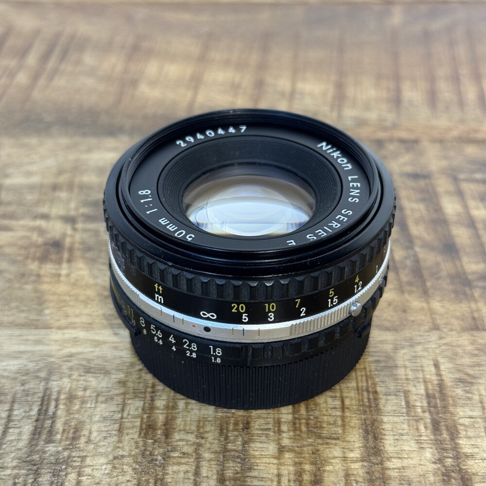Nikon 50mm 1.8 E-serie nr. 2420