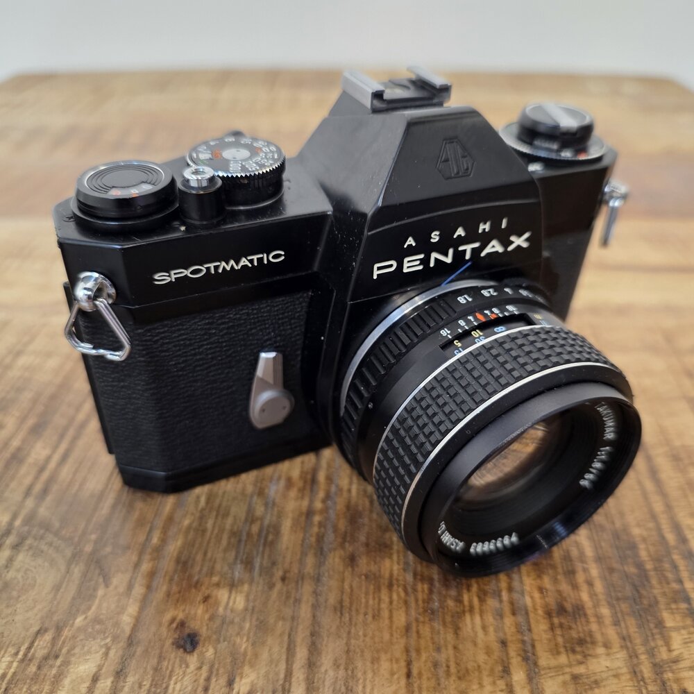 Asahi Pentax Spotmatic + 55mm 1.8  nr. 2573