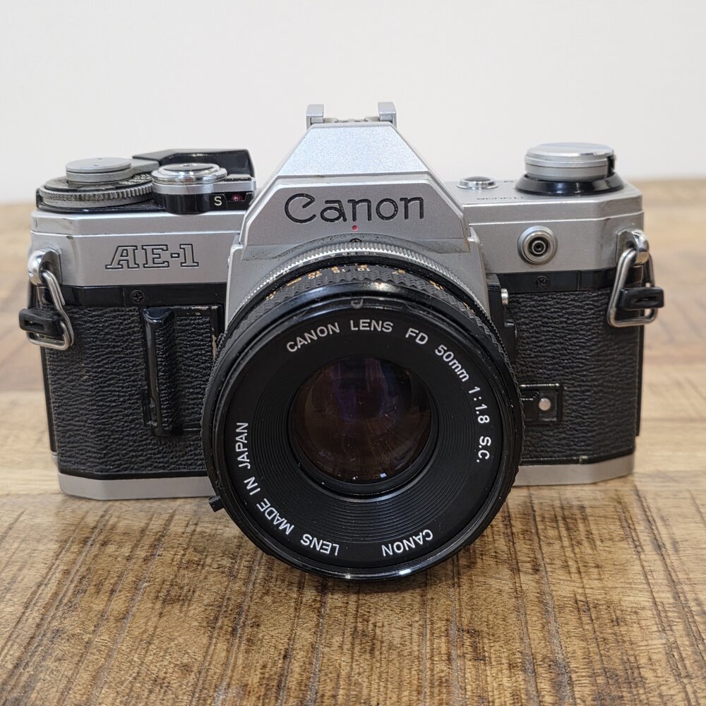 Canon AE 1 +50mm 1.8  nr.  2443