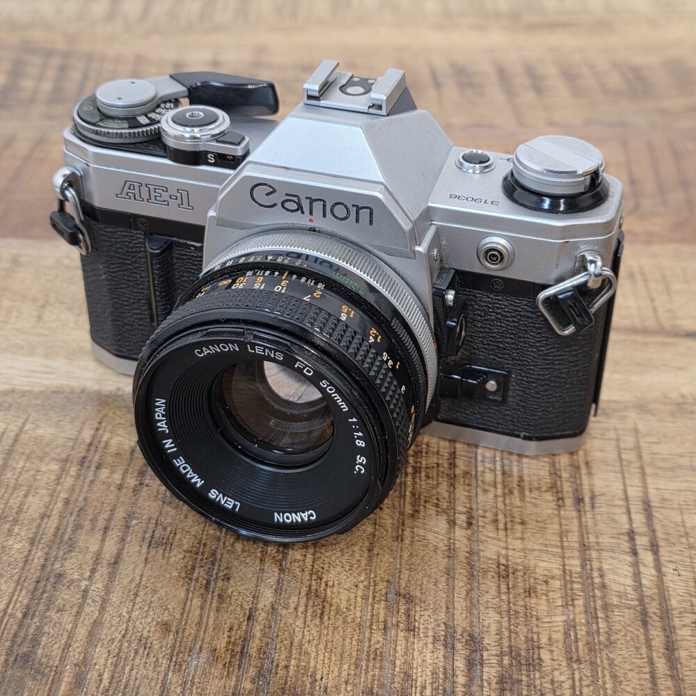 Canon AE 1 +50mm 1.8  nr.  2443