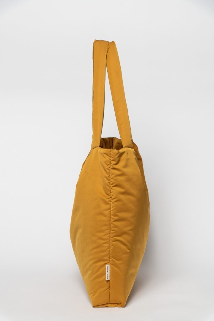 Studio Noos Ochre Puffy mom-bag