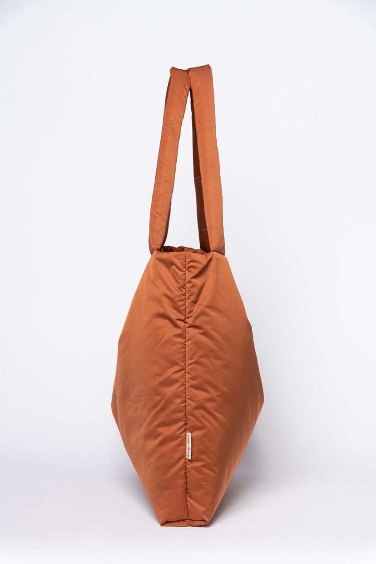 Studio Noos Rust Puffy mom-bag