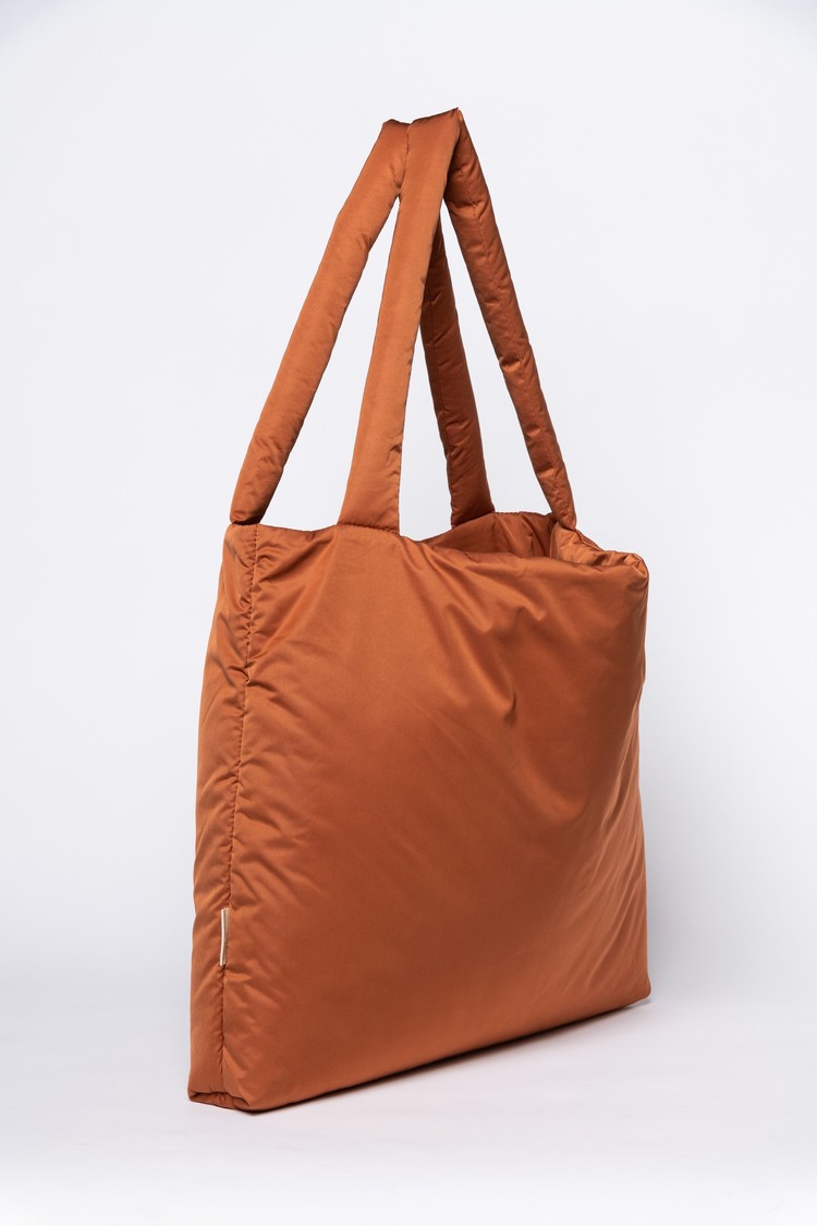 Studio Noos Rust Puffy mom-bag
