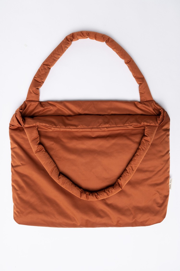 Studio Noos Rust Puffy mom-bag