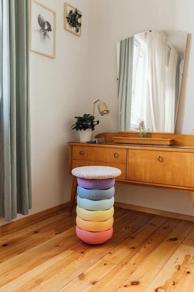 Stapelstein Rainbow Pastel + Pastel confetti balance board