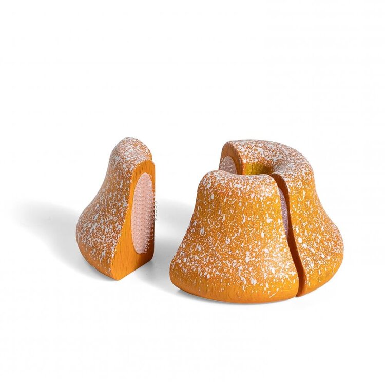 Erzi Bundt cake to cut