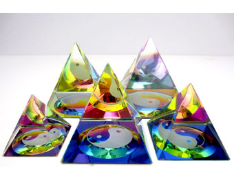 Kristalglas Piramide Yin Yang
