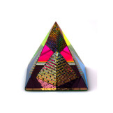 Kristalglas Piramide in Piramide