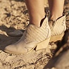 A Perfect Jane A Perfect Jane - Atlantis vegan enkellaarzen taupe met jute A Perfect Jane A Perfect Jane - Atlantis vegan enkellaarzen taupe met jute