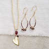 A Beautiful Story Sieraden a Beautiful Story - Becoming Granaat Oorbel Goud A Beautiful Story Sieraden a Beautiful Story - Becoming Granaat Oorbel Goud