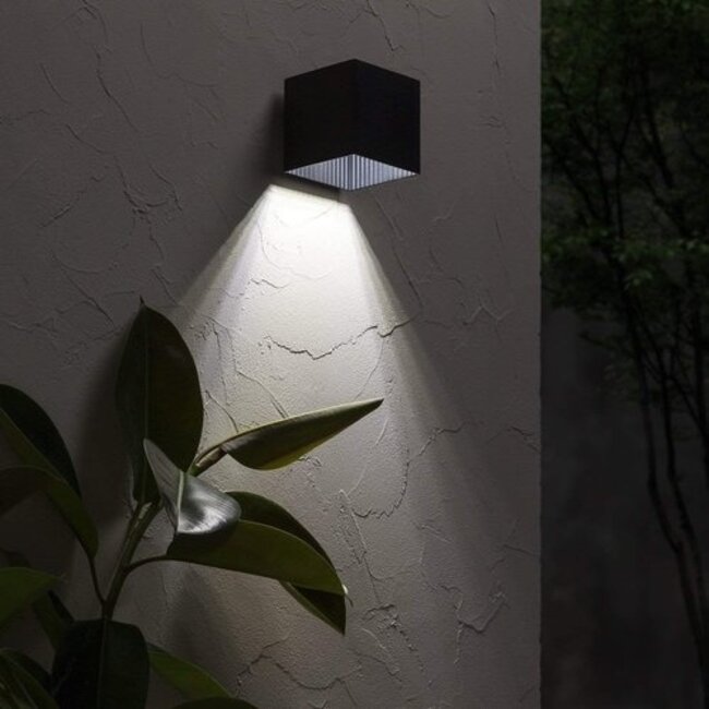 Solar outdoor lamp Vikke - black