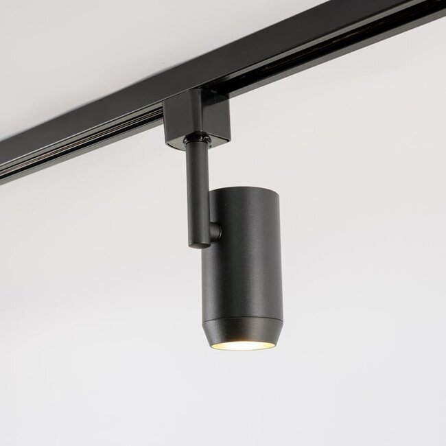 Track spotlights 1-phase Claire with focus detail