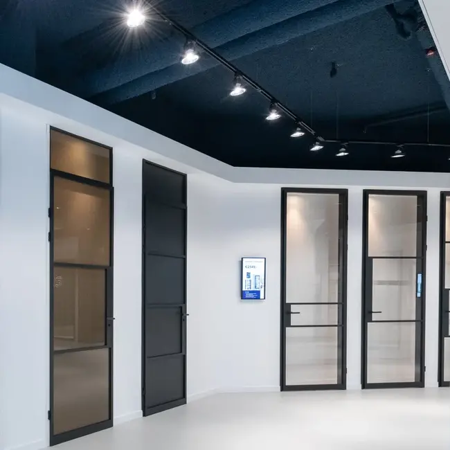 Modern single-phase track system of 1.5 m length with Skaly spots