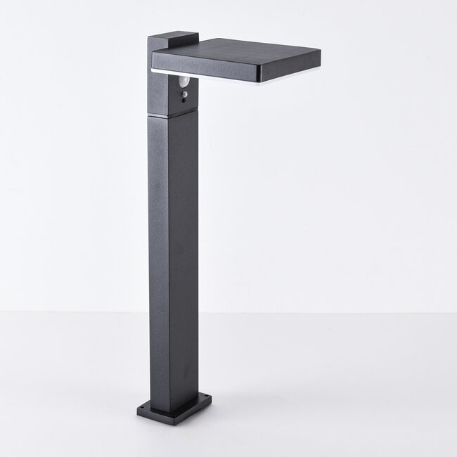 Black freestanding solar outdoor light with sensor Paulo, 50 cm