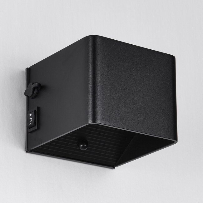 Rechargeable outdoor wall light with sensor - Pila