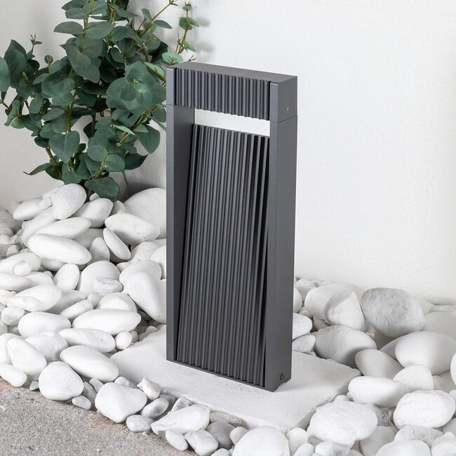 Andrew standing outdoor lamp with ribbed design, 40 cm