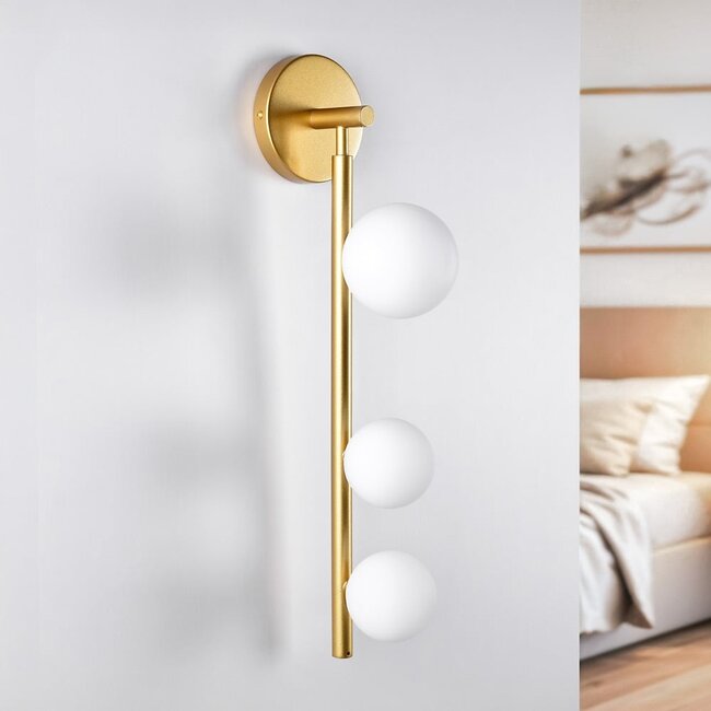 3-light wall lamp Taj with white globes - gold