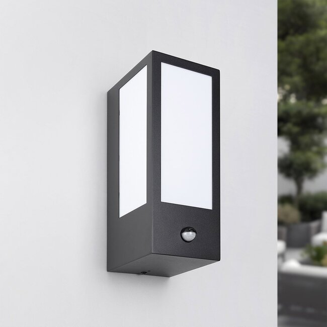 Outdoor wall light Lyon with sensor