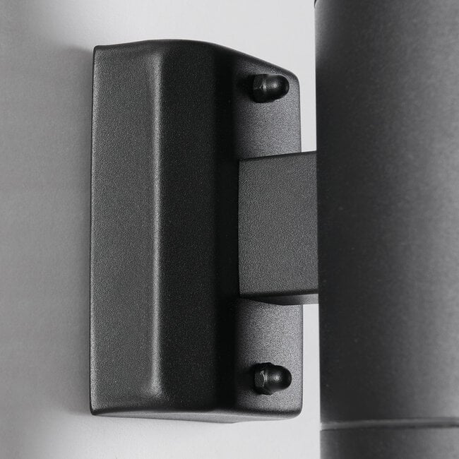 Versatile Calais outdoor lamp with sensor