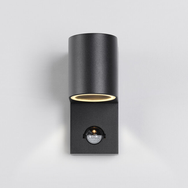 Modern outdoor wall light with sensor - Kurt