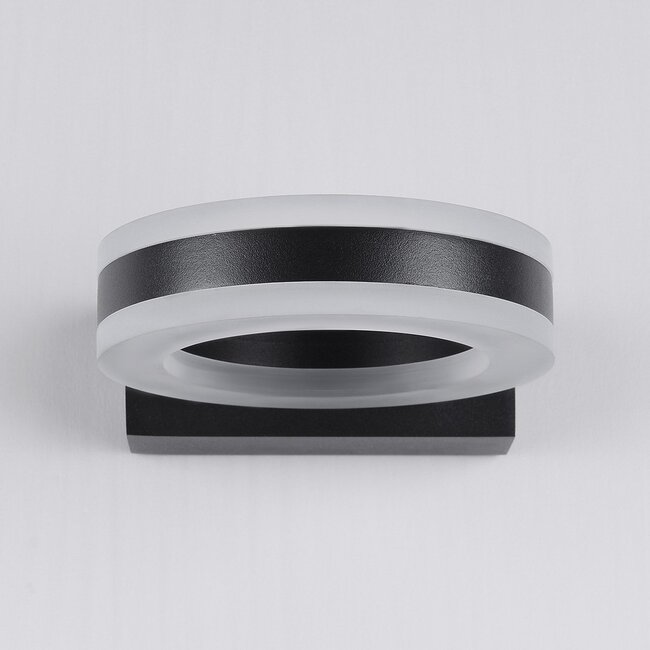 Round outdoor wall light Noor - black with integrated LED