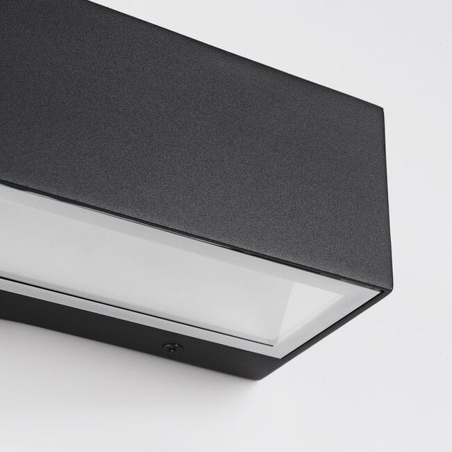 Outdoor wall light Kai - black with integrated LED