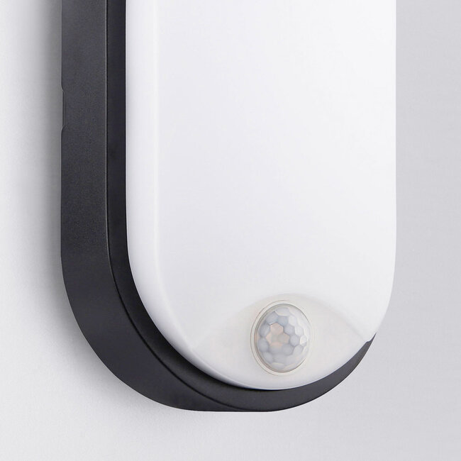 Oval lamp with sensor, three different colour settings