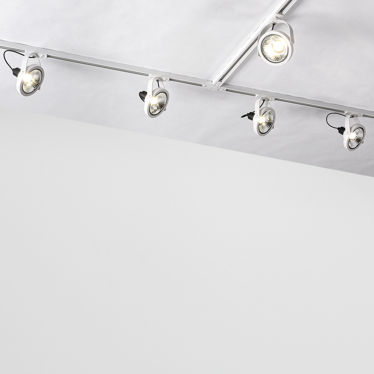 3-metre single-phase track lighting system with AR111 Beam spotlights ...
