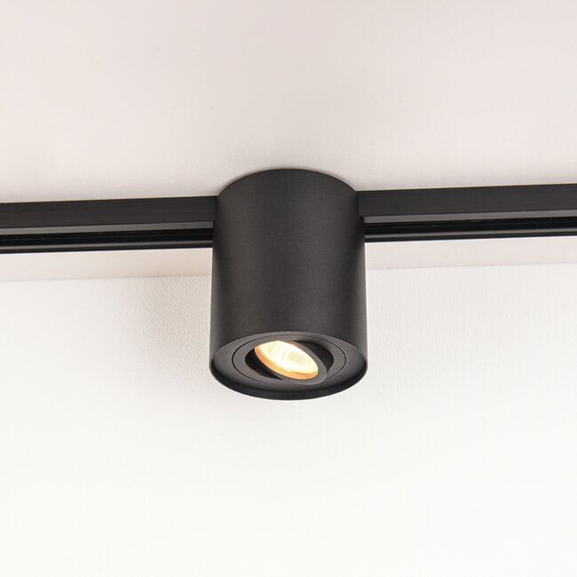 Modern 1.5 metre single-phase track lighting system with Zylo spotlights - ceiling lights