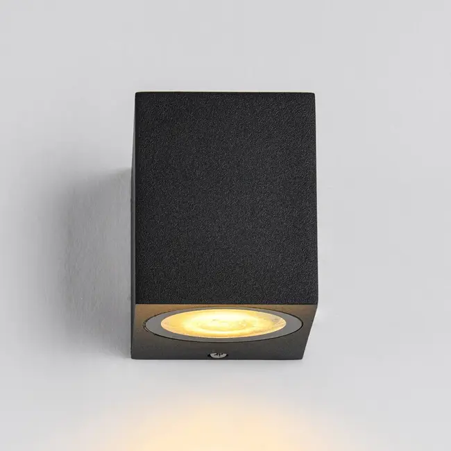 Square bathroom lamp Wolfie in black